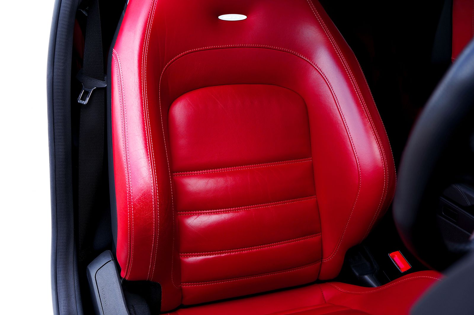 Auto-interieur voor en na een dieptereiniging — na de behandeling